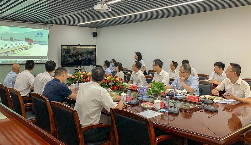 接待内江市委常委罗万东一行领导莅临尊龙凯时考察交流 接待内江市委常委罗万东一行领导莅临尊龙凯时考察交流