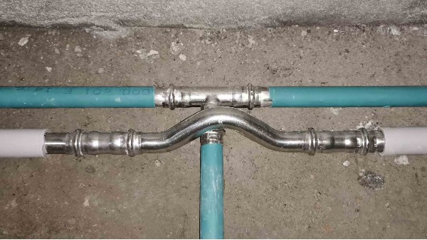 304不锈钢水管与PPR水管的价格对比